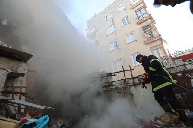 Çöp Evde Çıkan Yangını İtfaiye Söndürdü 1