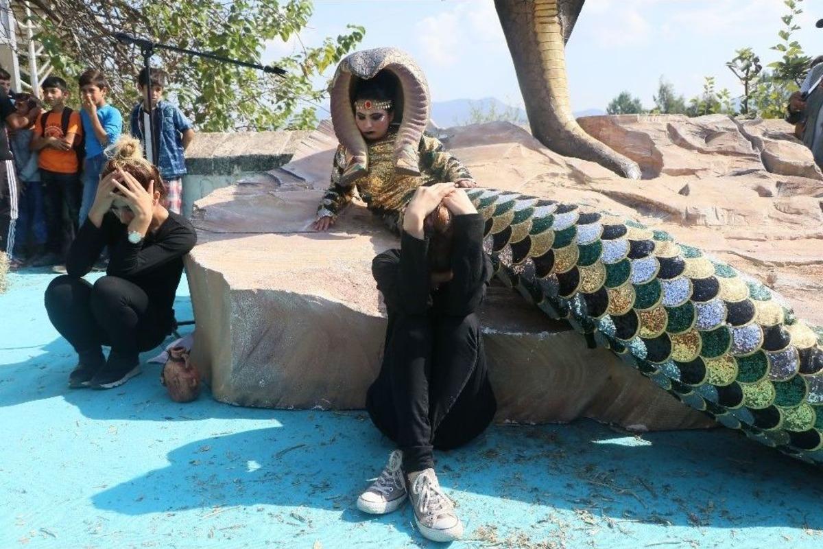 Misis D&uuml;nyaya Tanıtılıyor