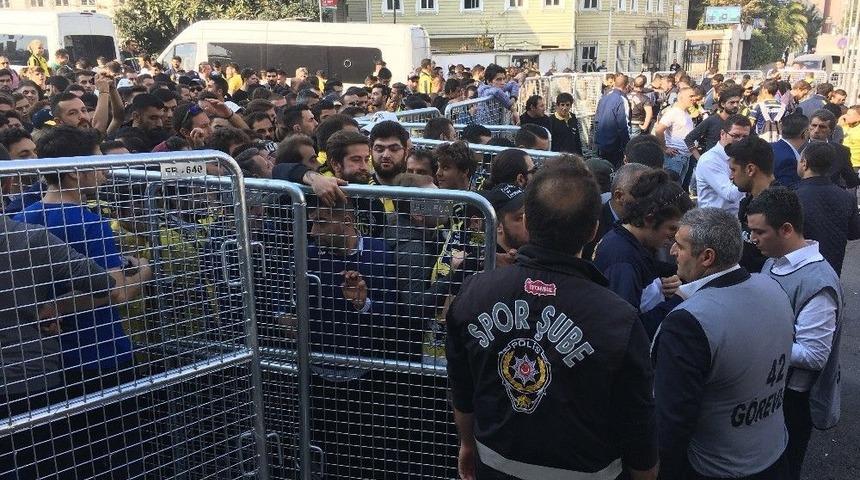 Kadık&ouml;y&rsquo;de Derbi Gerginliği