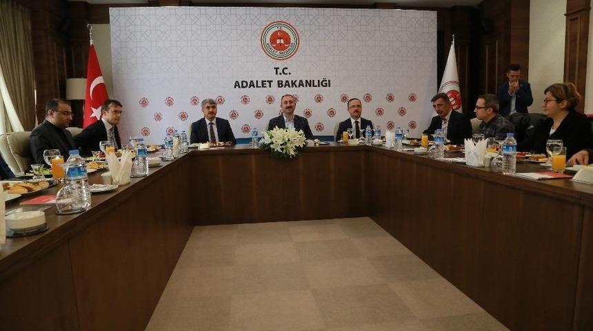Adalet Bakanı G&uuml;l: &ldquo;iadeyi Engelleyecek Bir Belge, Bir Eksiklik Kalmamıştır&rdquo;