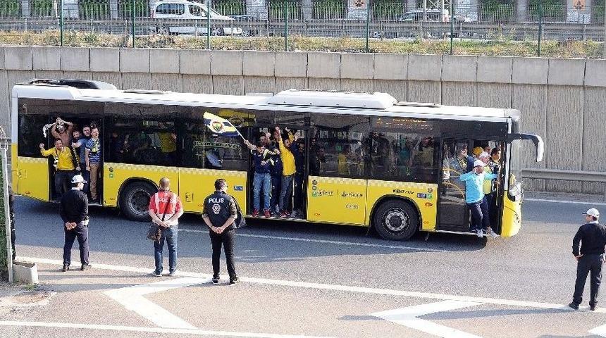 Fenerbah&ccedil;e Taraftarı Aslantepe&rsquo;de