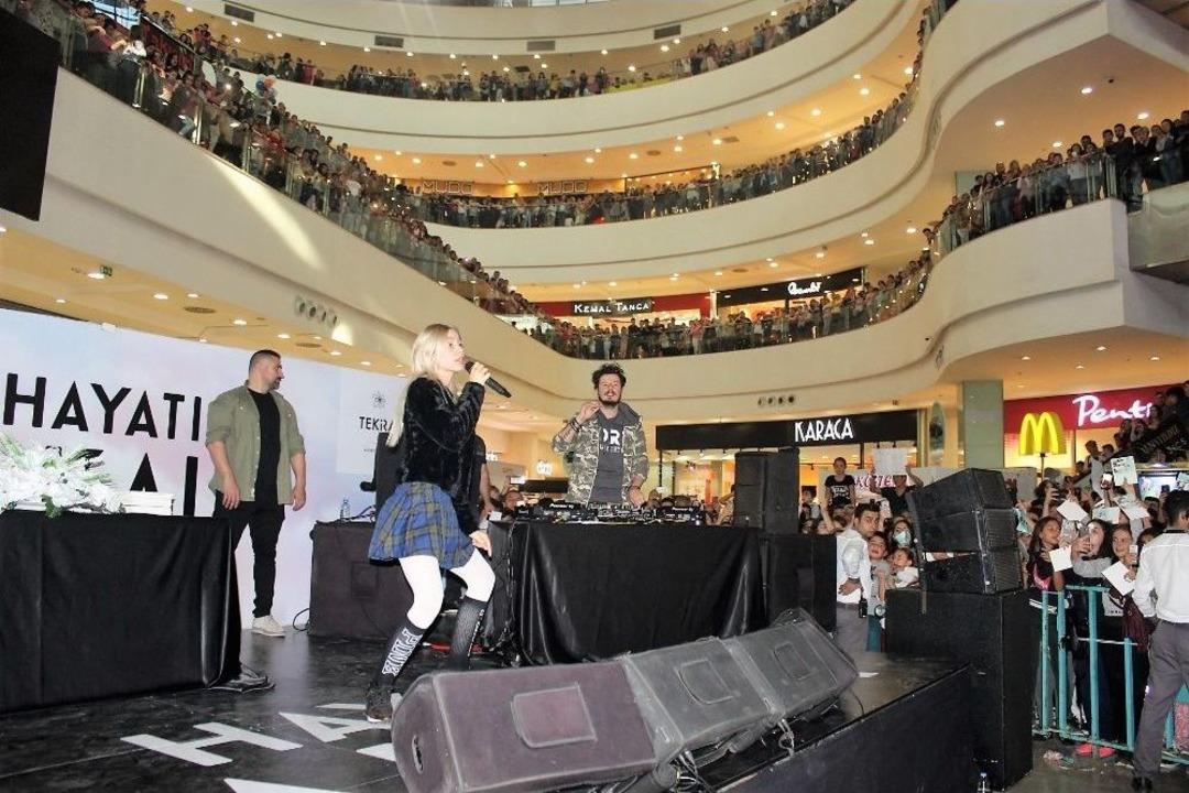 Tekirdağ&rsquo;da Aleyna Tilki İzdihamı