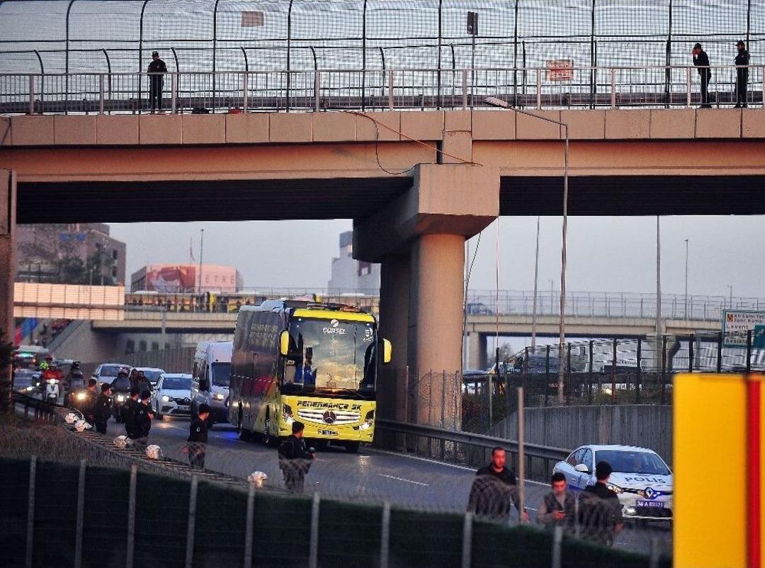 Fenerbah&ccedil;e Ve Galatasaray Stada Ulaştı