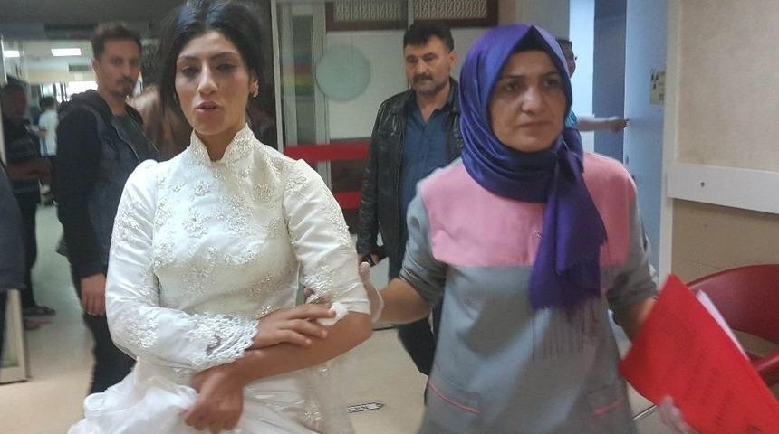 D&uuml;ğ&uuml;nde Kız Tarafı İle Damat Tarafı Kavga Etti, Gelin İle Birlikte 11 Kişi Yaralandı
