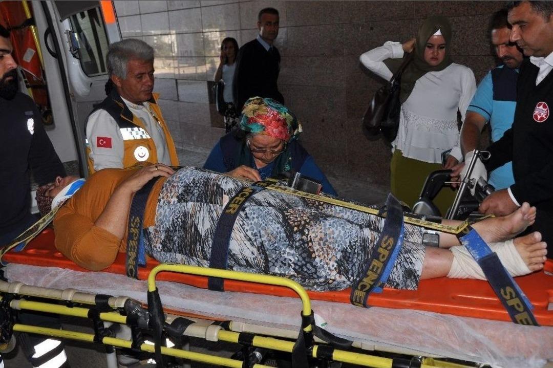 &Ccedil;eyiz D&ouml;n&uuml;ş&uuml; Kaza: 4 Yaralı