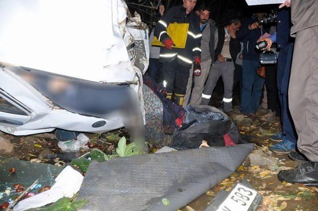 Kestane İşçilerini Taşıyan Araç Uçurumdan Yuvarlandı: 3 Ölü 1 Yaralı