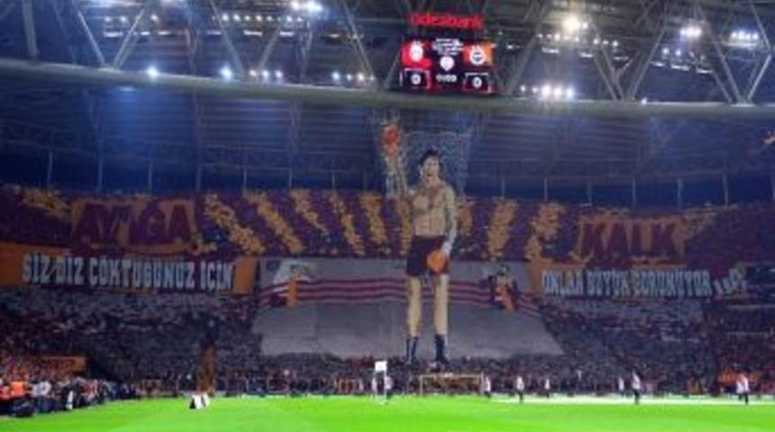 Galatasaray Taraftarından Rocky Balboa Kareografisi