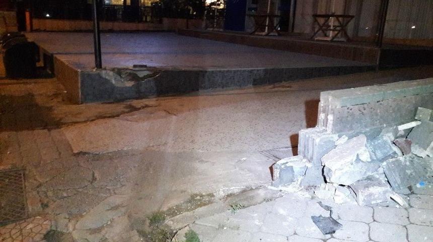 Bağdat Caddesi&rsquo;nde Ara&ccedil; Kaldırıma &Ccedil;ıktı: 4 Yaralı