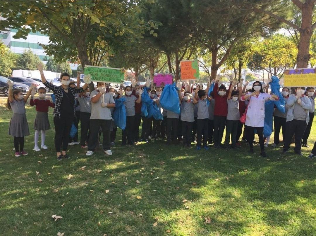 Minik Eller &Ccedil;evre İ&ccedil;in İşbaşında