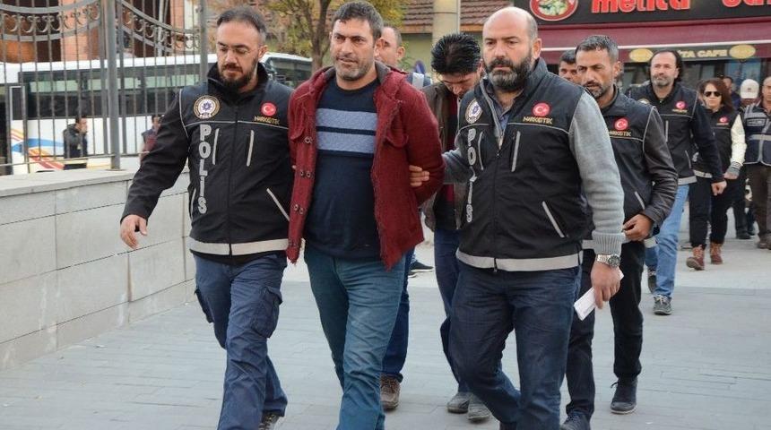 Uyuşturucu Satıcısı 1&rsquo;i Kadın 13 Kişi Adliyeye Sevk Edildi