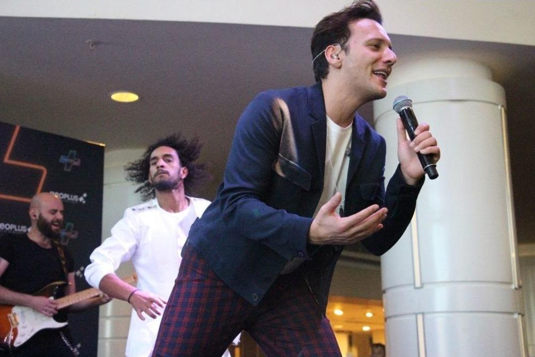 Edis, Neoplus&rsquo;ta Sevenleriyle Buluştu