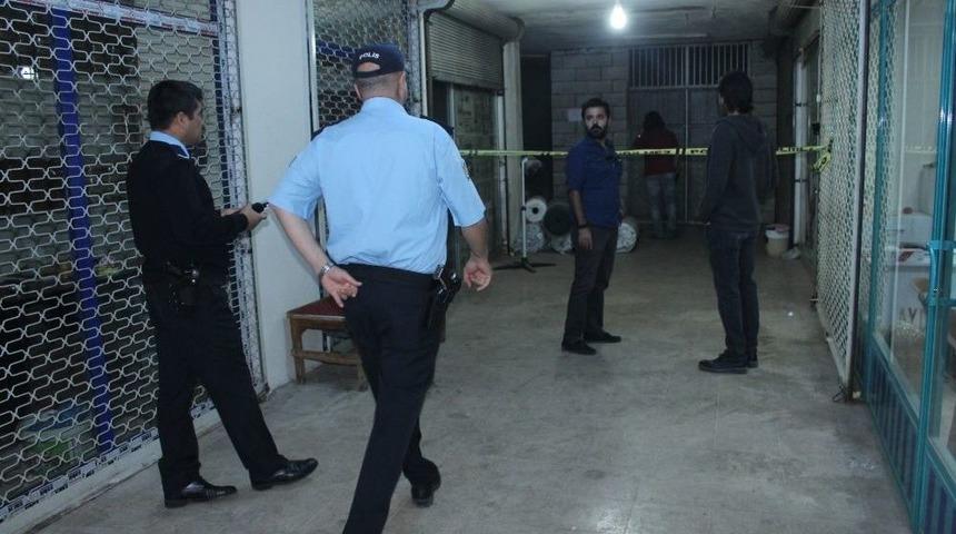 T&uuml;t&uuml;nc&uuml;ler Pazarında Silahlı Saldırı: 1 &Ouml;l&uuml;