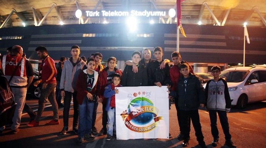 Nevşehirli &Ccedil;ocuklar Derbiyi Trib&uuml;nden İzledi