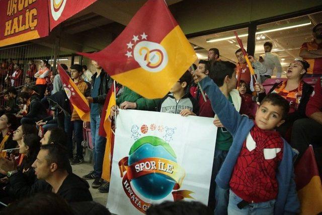 Nevşehirli Çocuklar Derbiyi Tribünden İzledi 2