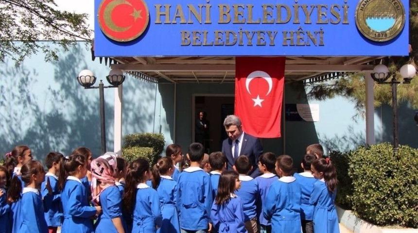 Hanili &Ccedil;ocukların Umutları Kitaplarla B&uuml;y&uuml;yor