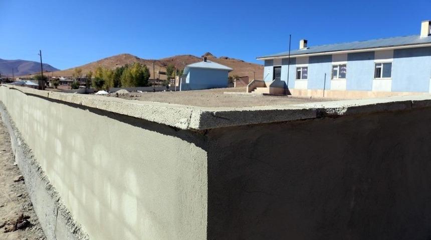 G&uuml;rpınar&rsquo;da Okul Bah&ccedil;eleri Artık Daha G&uuml;venli