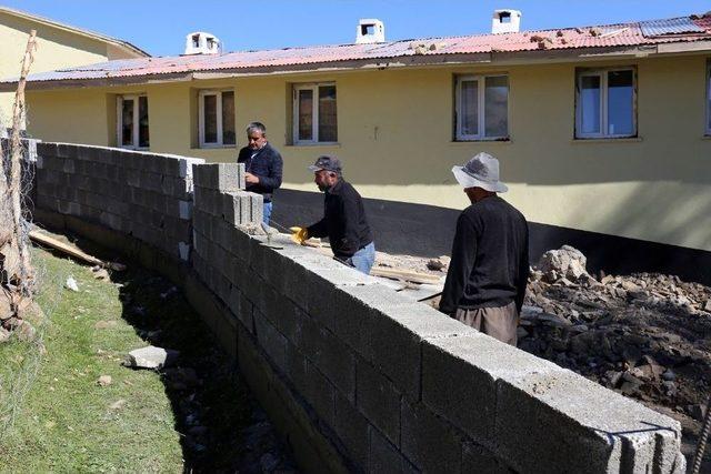 Gürpınar’da Okul Bahçeleri Artık Daha Güvenli