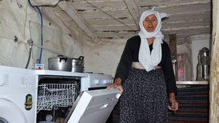 (özel Haber) Hesna Nine’nin 90’ından Sonra Beyaz Eşya Sevinci