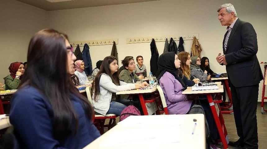 Başkan Karaosmanoğlu, Akademi Lisesi&rsquo;ni Ziyaret Etti