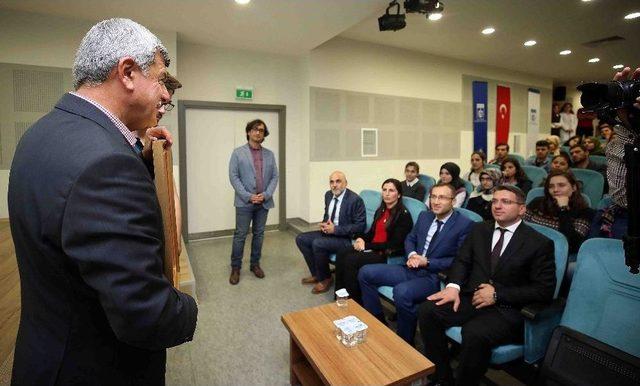 Başkan Karaosmanoğlu, Akademi Lisesi’ni Ziyaret Etti