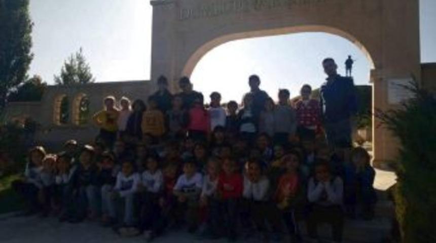 Dumlupınar Şehitliği&rsquo;ne Ziyaret&ccedil;i Akını