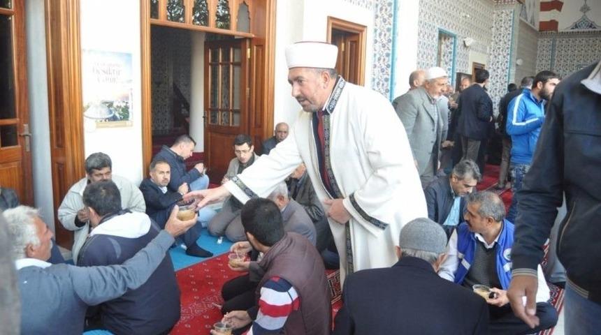 Iğdır Ulu Camii&rsquo;nde Aşura İkramı