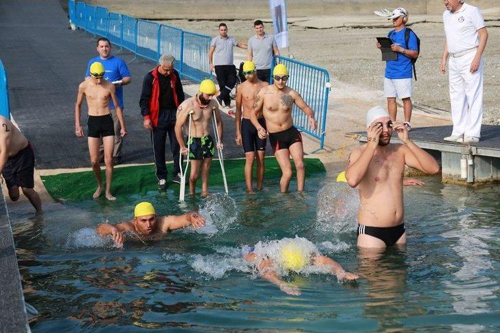 Cumhuriyet İçin Kulaç Attılar G1