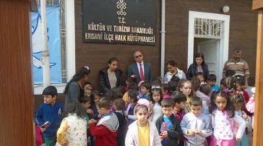 Ergani&rsquo;de &Ccedil;ocuklar Hayallerindeki K&uuml;t&uuml;phaneyi &Ccedil;izecek