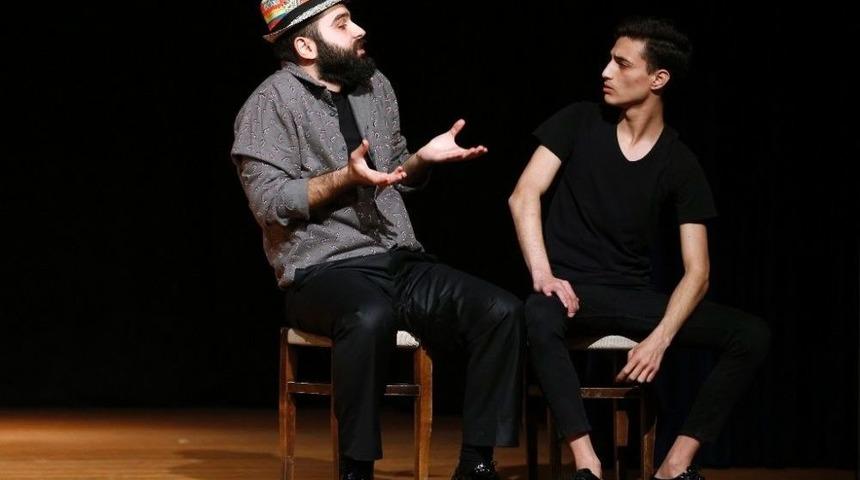 Roman Gen&ccedil;ler Tiyatroyu Sevdi