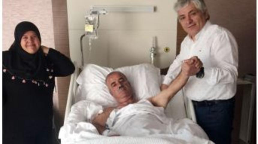 Ameliyathaneye Komada Girdi, El Sallayarak Çıktı