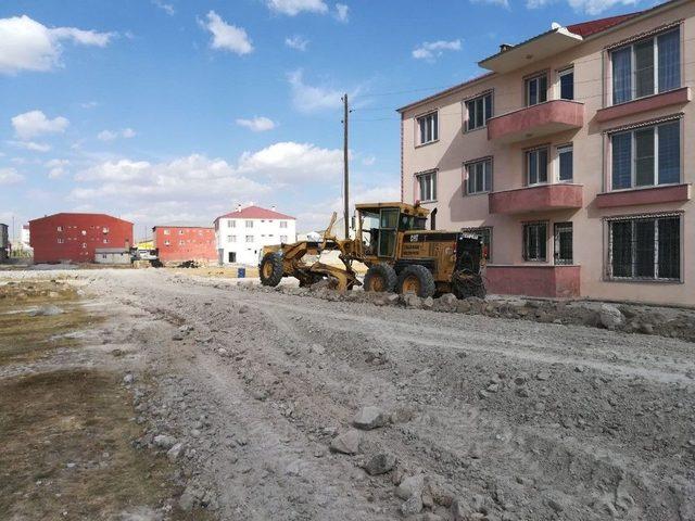 Çaldıran’da Yol Açma Çalışması