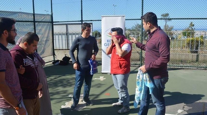 Gen&ccedil;ler Engellilere Işık Oluyor