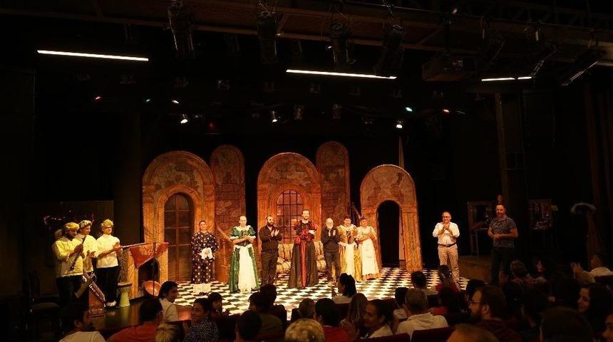 Aşt Perdelerini &ldquo;oyun Oyun İ&ccedil;inde&rdquo; İle A&ccedil;tı