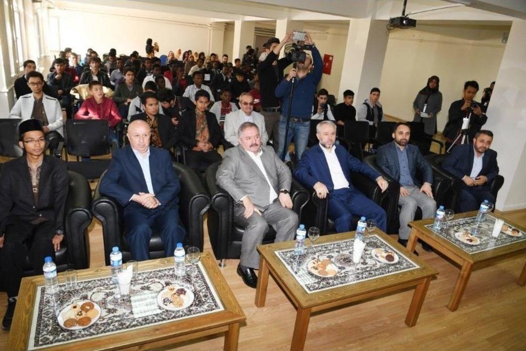 Endonezyalı &Ouml;ğrencilerden Kur&rsquo;an Ziyafeti