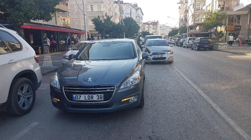 Manavgat&rsquo;ta Zincirleme Kaza: 1 Yaralı