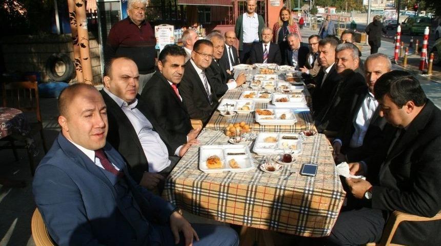 Okul Yararına D&uuml;zenlenen Kermeste Buluştular