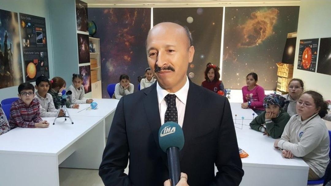 Sultangazili &Ouml;ğrenciler Bilim İnsanlarının Hayatlarını Kendilerinden &Ouml;ğrendi