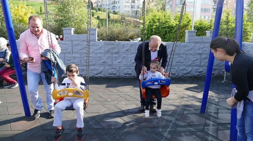 Gümrükçüoğlu Hafta Sonunu Çocuklarla Geçirdi