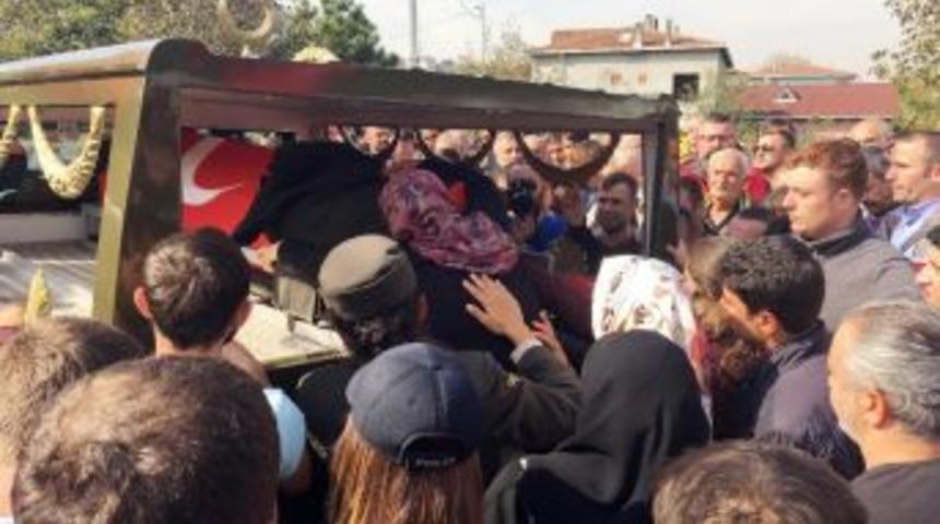 Van Şehidi Onbaşı Kemal Zeren&rsquo;in Naaşı Helallik Almak İ&ccedil;in Evine Getirildi