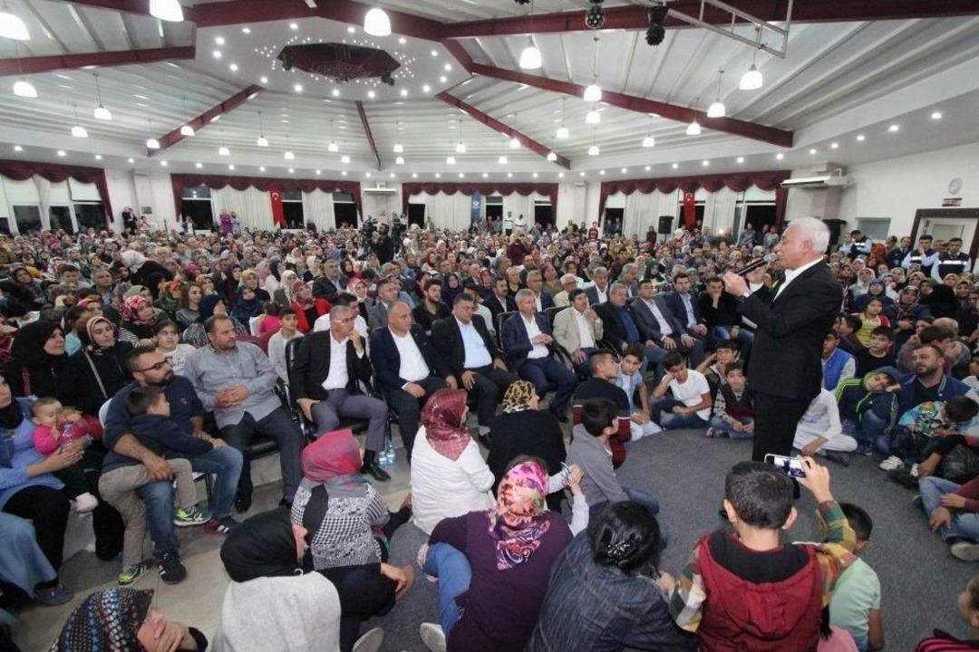 Nihat Hatipoğlu Saruhanlı&rsquo;da Sevenleriyle Buluştu