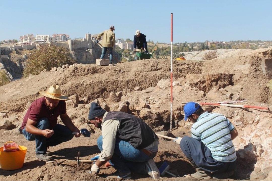 Tesad&uuml;fle Ortaya &Ccedil;ıktı, Kazılar M&ouml; 1200&rsquo;l&uuml; Yıllara G&ouml;t&uuml;rd&uuml;