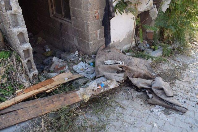 Biga’da Metruk Ev Yangını 1