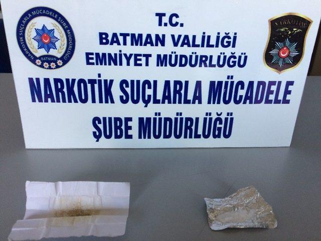 Batman&rsquo;da Uyuşturucu Madde Bulunduran 2 Kişi Hakkında İşlem Yapıldı 1