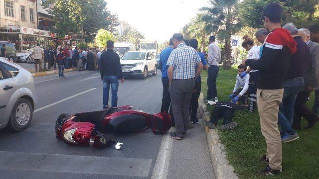 Elektrikli Bisiklet Yayaya Çarptı: 1’i Ağır 2 Yaralı 1