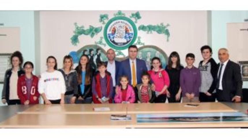 Tiyatro Kul&uuml;b&uuml; &Ouml;ğrencilerinden Başkan Balta&rsquo;ya Teşekk&uuml;r Ziyareti