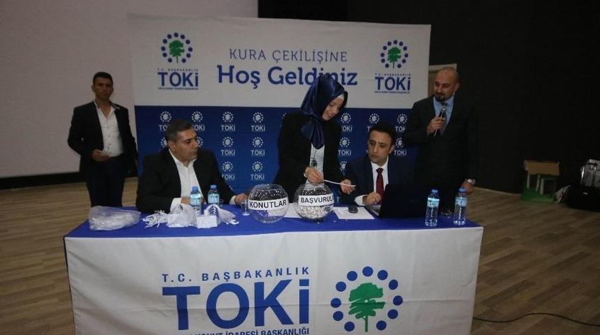 Beyşehir&rsquo;de Toki Kuraları &Ccedil;ekildi
