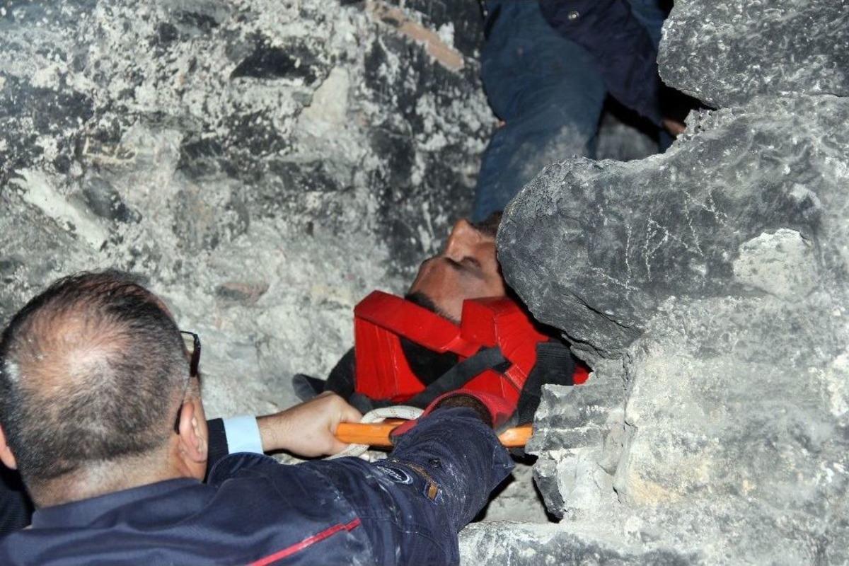 Dengesini Kaybetti Tarihi Surların Dehlizine D&uuml;şt&uuml;