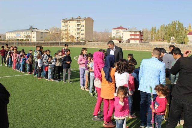 Taşlıçay’da Uçurtma Şenliği Düzenlendi