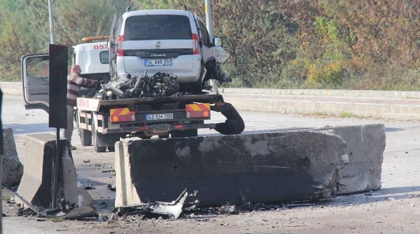 Bariyerlere &Ccedil;arpan Aracın Motoru Yerinden Fırladı: 1 Yaralı