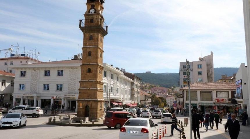 Tarihi Saat Kulesi Etrafına Eds&rsquo;li &Ccedil;&ouml;z&uuml;m